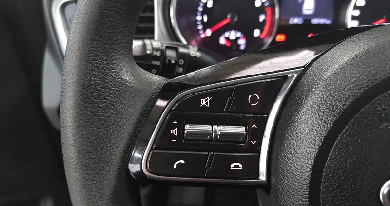 Kia Ceed cena 52800 przebieg: 119000, rok produkcji 2019 z Ślesin małe 379